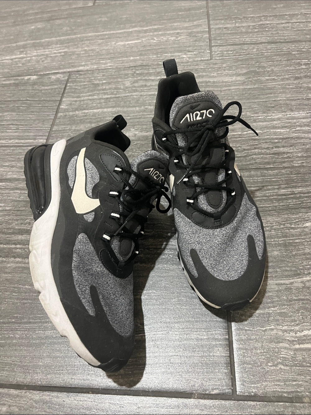 🔥NIKE AIR MAX 270 REACT BLACK AND WHITE
